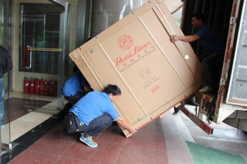 龙文钢琴贵重工艺品无忧运